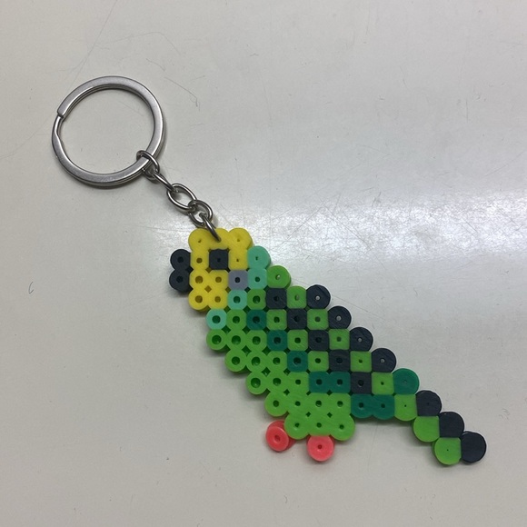 New Handmade Green parakeet Pearler bead keychain - Picture 2 of 5